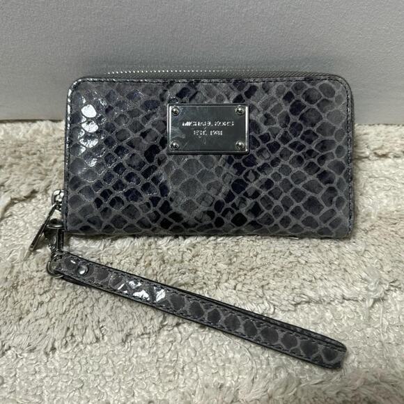Michael Kors Wallet - Picture 2 of 6